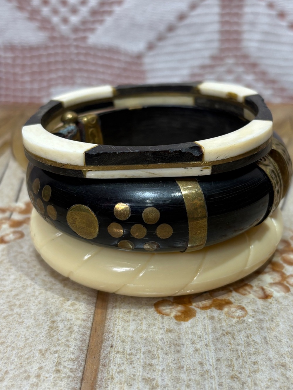 Vintage Bangle Bracelet Bundle – Black, Cream & Brass Tone